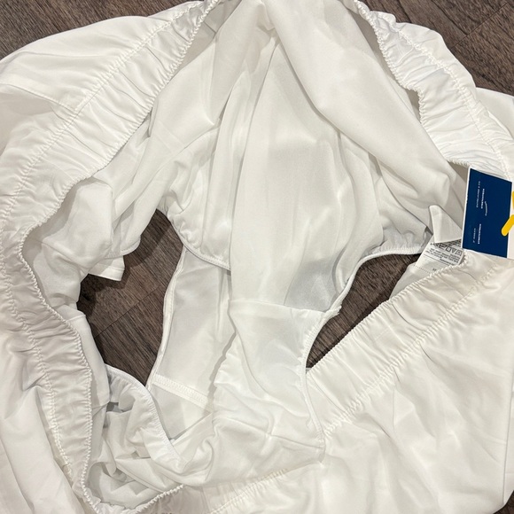 NWT 3X Old Navy Active White Shorts - Picture 4 of 6